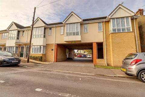 1 bedroom flat for sale, West Road, Westcliff-On-Sea SS0