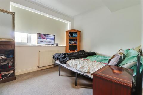 1 bedroom flat for sale, West Road, Westcliff-On-Sea SS0