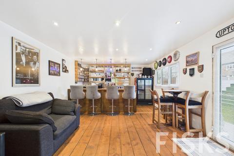 3 bedroom semi-detached house for sale, High Road, Benfleet, SS7