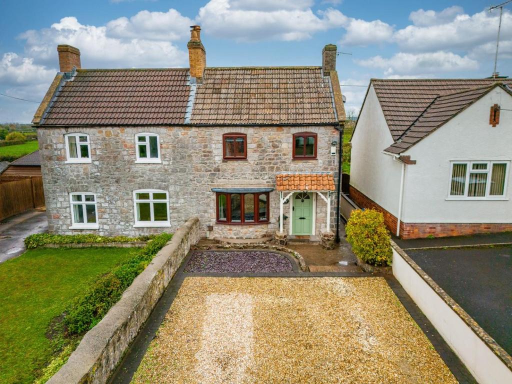 MT 109 Claverhma Road, Claverham, BS49 4 LE 120.jpe