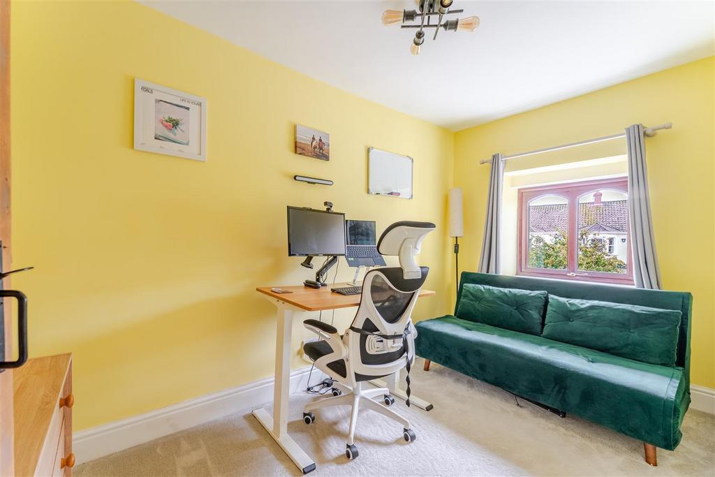MT 109 Claverhma Road, Claverham, BS49 4 LE 38 - Co