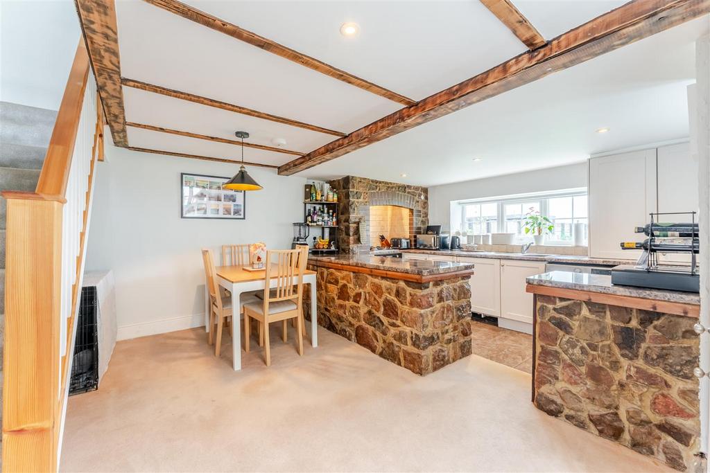 MT 109 Claverhma Road, Claverham, BS49 4 LE 11.jpg