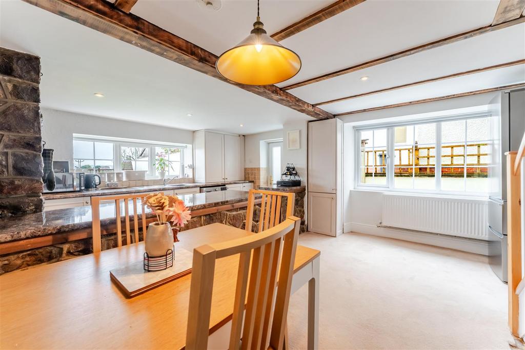 MT 109 Claverhma Road, Claverham, BS49 4 LE 16.jpg