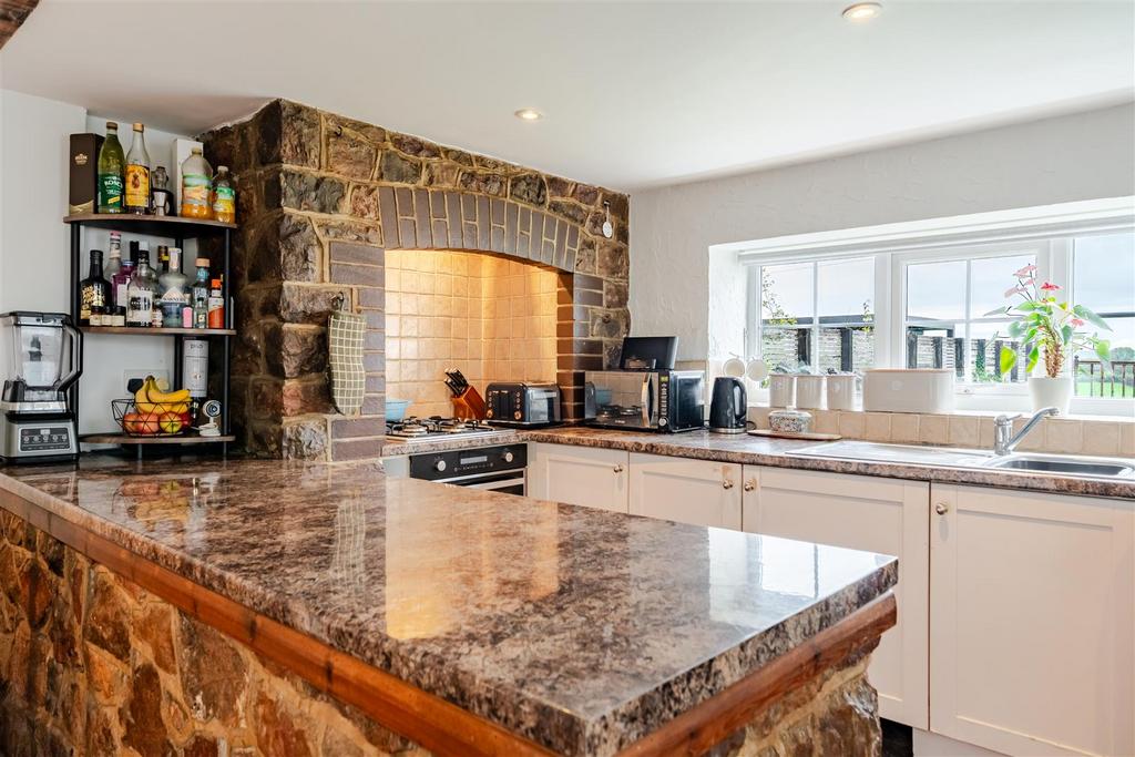 MT 109 Claverhma Road, Claverham, BS49 4 LE 18.jpg