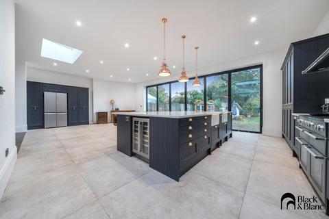 4 bedroom semi-detached house for sale, Scotts Lane, Shortlands, Bromley, BR2