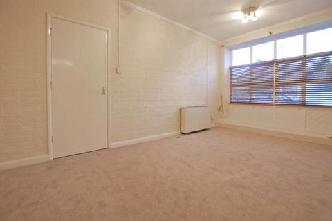 3 bedroom apartment to rent, Toveys Granary, Lechlade