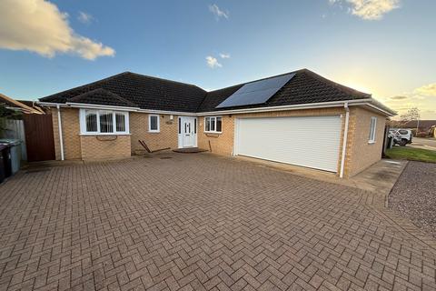 3 bedroom detached bungalow for sale, Mountbatten Way, Bourne
