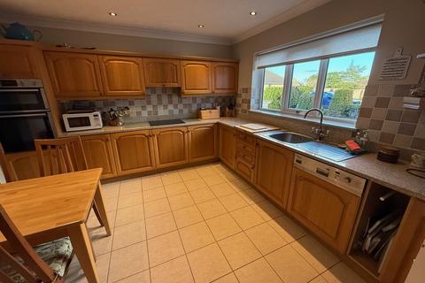 3 bedroom detached bungalow for sale, Mountbatten Way, Bourne