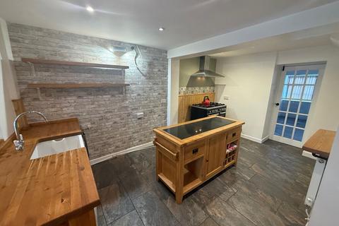 3 bedroom end of terrace house for sale, West Street, Bourne