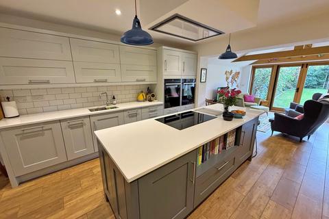 4 bedroom detached house for sale, Church Street, Haconby