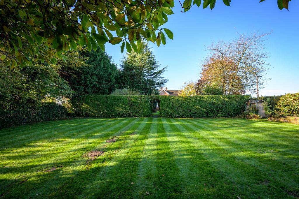 Lawned Gardens