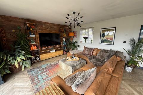4 bedroom detached bungalow for sale, The Sidings, Bourne