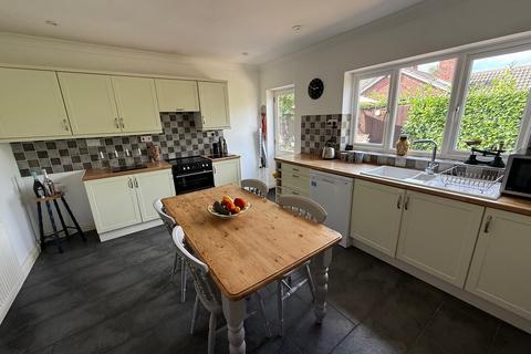 4 bedroom detached bungalow for sale, Chapel Street, Sleaford