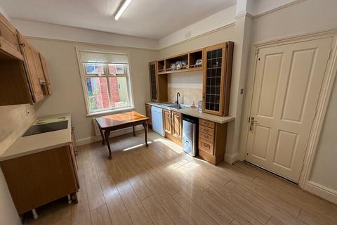 2 bedroom detached bungalow for sale, West Street, Bourne