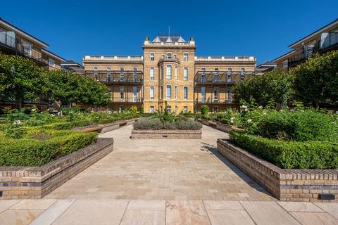 3 bedroom flat for sale, Chambers Park Hill, Copse Hill, London, SW20