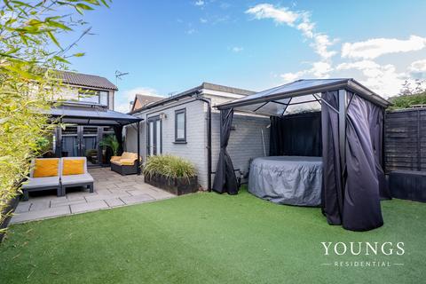 4 bedroom semi-detached house for sale, Crouch Avenue, Hullbridge, SS5
