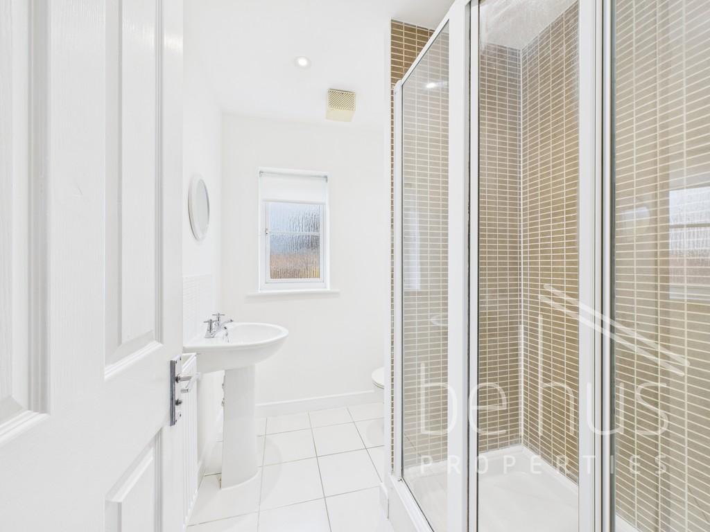 Ensuite to master bedroom