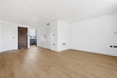 Studio to rent, Brompton Road, SW3
