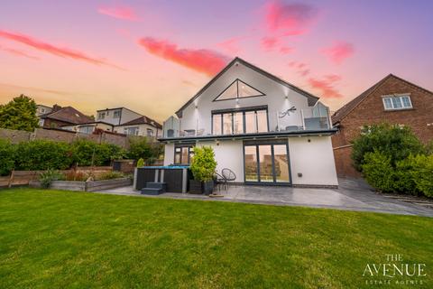 undefined, Incredible property with the most stunning views at 6 Catterley Hill NG3 7AR