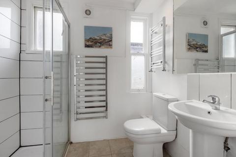 2 bedroom flat for sale, Grayshott Road, London, UK