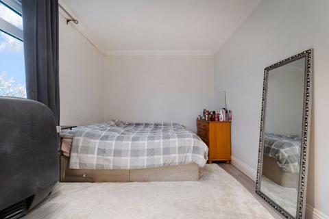 3 bedroom apartment for sale, Senior Street, London