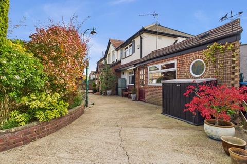 3 bedroom semi-detached house for sale, Birch Avenue - Caterham