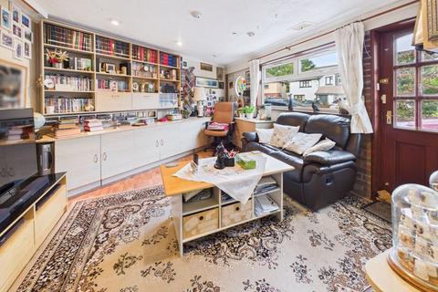 3 bedroom semi-detached house for sale, Birch Avenue - Caterham