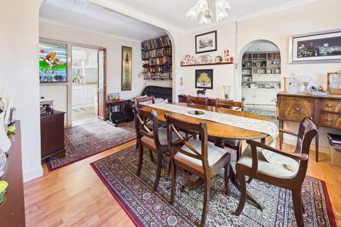 3 bedroom semi-detached house for sale, Birch Avenue - Caterham