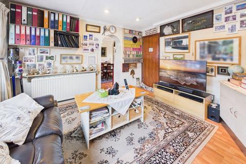 3 bedroom semi-detached house for sale, Birch Avenue - Caterham