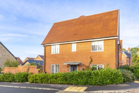 3 bedroom semi-detached house for sale, Wheatsheaf Avenue, Uckfield