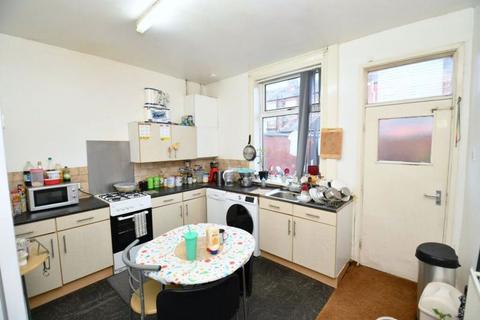 2 bedroom terraced house to rent, Ivy Street, Manchester