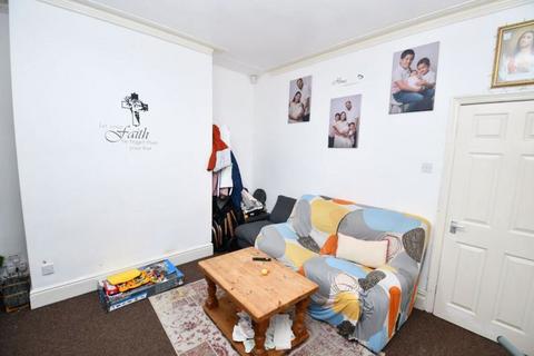 2 bedroom terraced house to rent, Ivy Street, Manchester
