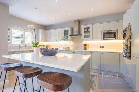 25 Chigwell Rise, Chigwell, IG7 6AQ