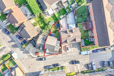 4 bedroom semi-detached house for sale, Genas Close, Ilford IG6