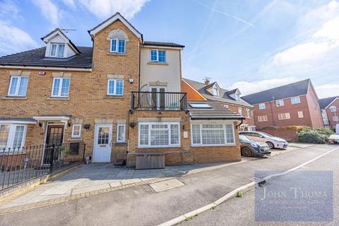 4 bedroom semi-detached house for sale, Genas Close, Ilford IG6