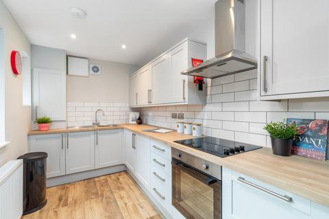 6 bedroom house to rent, Burley Road, Leeds LS4
