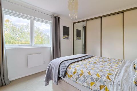 33 Theresas Walk, South Croydon, CR2 0AU