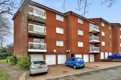 Theresas Walk, South Croydon, CR2 0AU