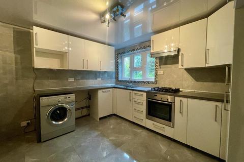 2 bedroom flat for sale, Hayes Lane, Kenley, CR8 5LB