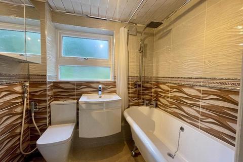2 bedroom flat for sale, Hayes Lane, Kenley, CR8 5LB