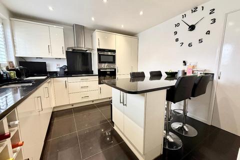 undefined, Alfriston Close, Stopsley, Luton, Bedfordshire, LU2 8QZ