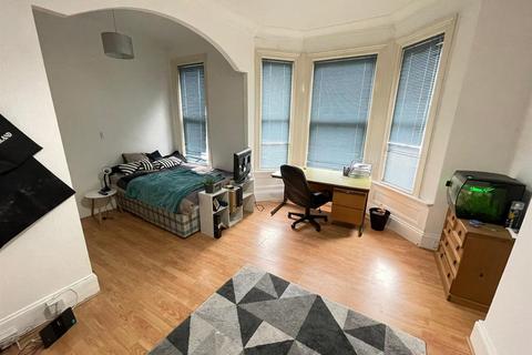 4 bedroom house to rent, Derry Avenue, Plymouth PL4