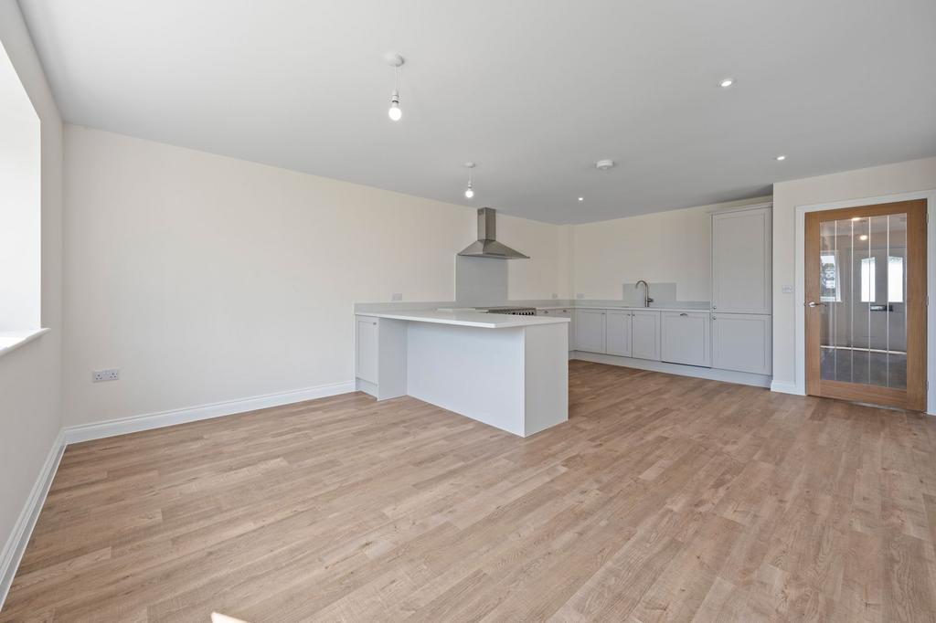 Kitchen / Dining 5