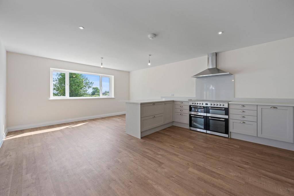 Kitchen / Dining 1