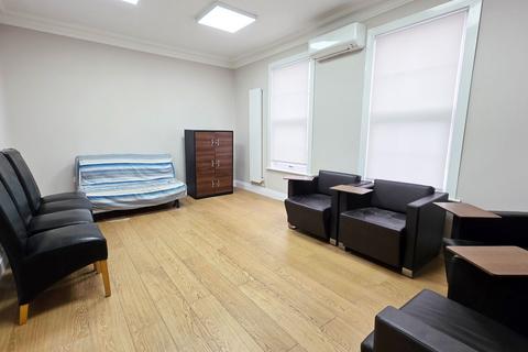 2 bedroom flat to rent, High Street North, London