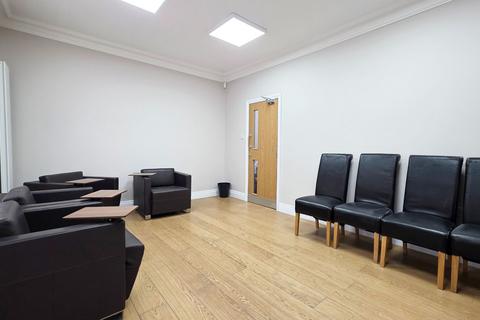 2 bedroom flat to rent, High Street North, London