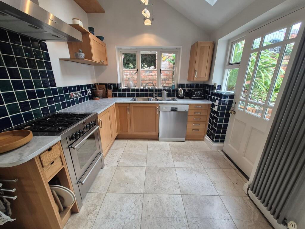 Fitted kitchen