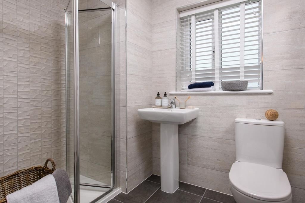 With an en suite shower room to help make...