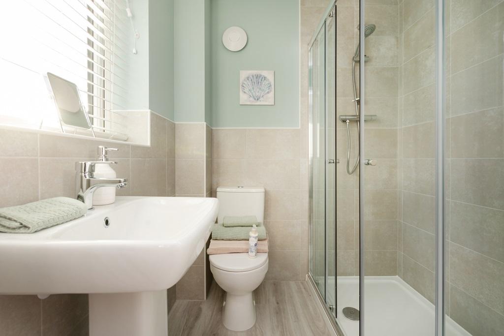 A handy en suite from the main bedroom