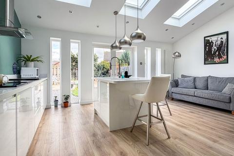 4 bedroom semi-detached house for sale, Burton Road, Cottingham HU16